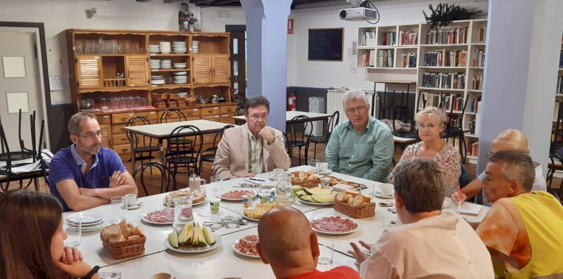 Reunión del Defensor del Pueblo de Navarra con Paris 365