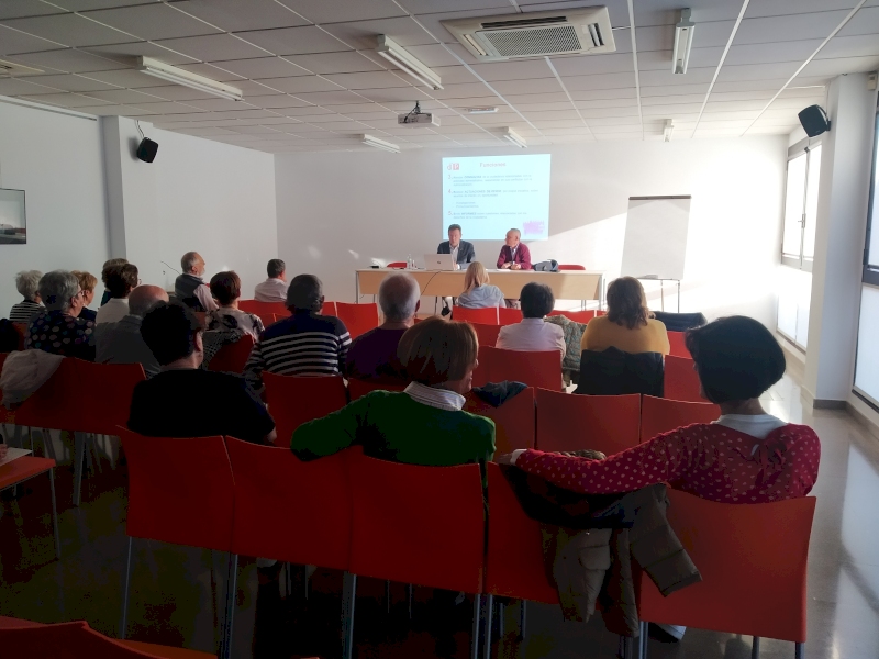 Reunión del Defensor del Pueblo de Navarra con la Escuela Social de Barañáin