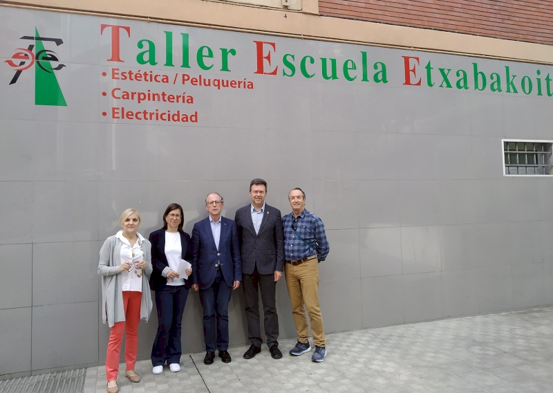 Reunión del Defensor del Pueblo de Navarra con la Escuela Taller Etxabakoitz