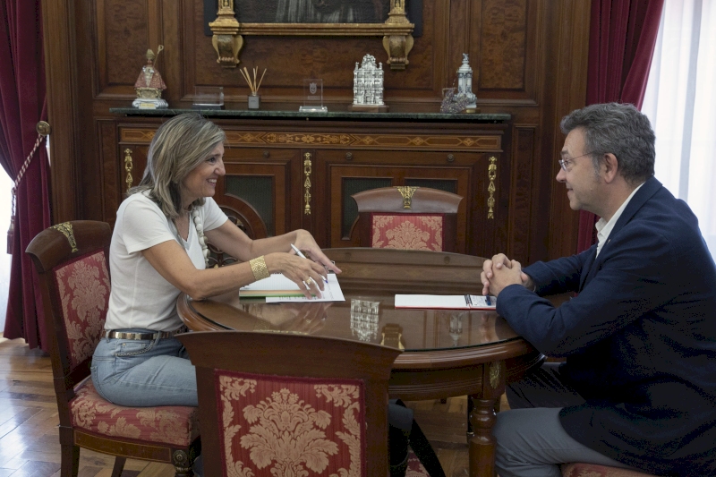 Encuentro de trabajo con la Alcaldesa de Pamplona