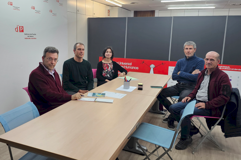 Reunión entre el Defensor del Pueblo de Navarra y representantes de la Fundación CLIMA
