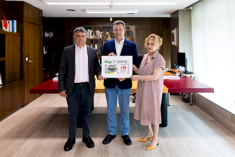 Entrega del cupón diario de la ONCE al Defensor del Pueblo de Navarra