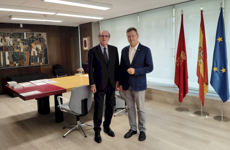 Reunion entre los defensores Angel Gabilondo y Patxi Vera