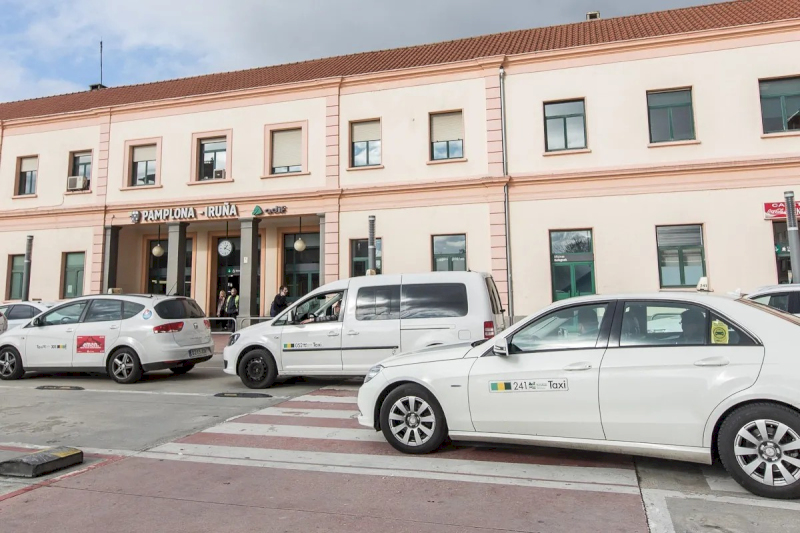 Taxis en la estación de tren