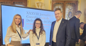 De izquierda a derecha: Amaia Madinabeitia, jefa de gabinete del Defensor del Pueblo de Navarra; Mónica Iñigo, técnico de CERMIN y Patxi Vera, Defensor del Pueblo de Navarra