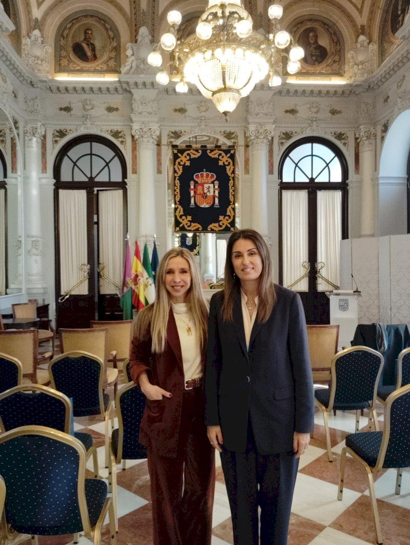 Amaia Madinabeitia, Jefa de Gabinete del Defensor del Pueblo de Navarra, y Teresa Anjinho, Defensora del Pueblo Europeo, en el Ayuntamiento de Málaga.