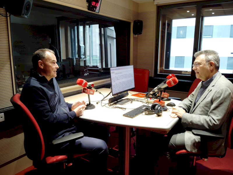 Patxi Vera junto a Javier Izu (RNE).
