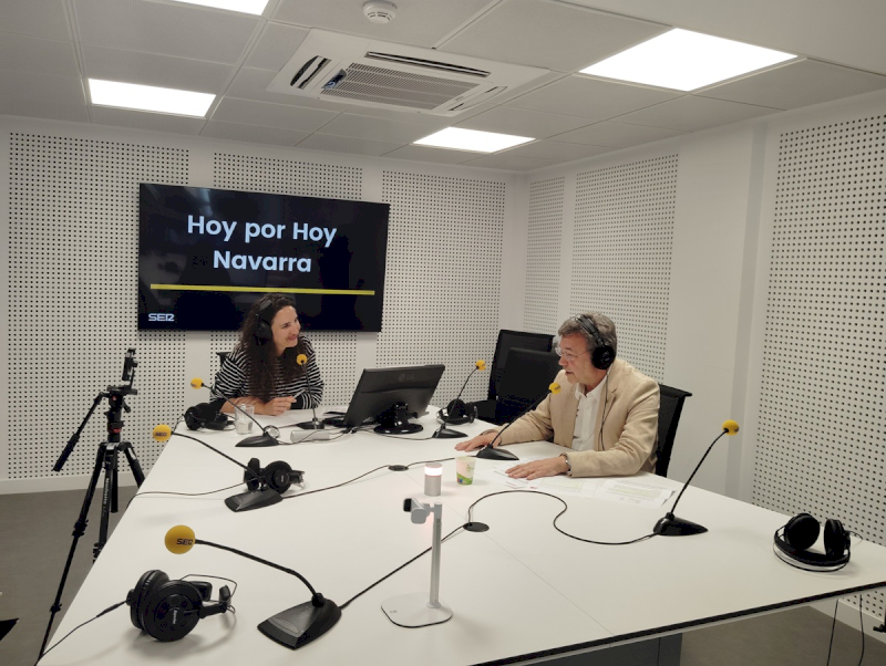 Patxi Vera y Mamen García en los estudios de la cadena SER.