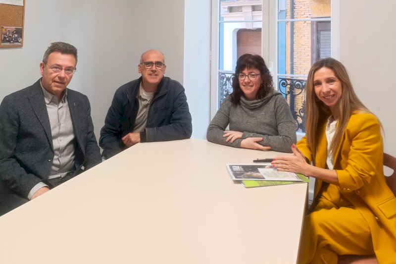 Patxi Vera Defensor del Pueblo; Juan Ruiz, escolapio;  María Ansó, coordinadora de Itaka-Escolapios y Amaia Madinabeitia, jefa de gabinete del Defensor del Pueblo.