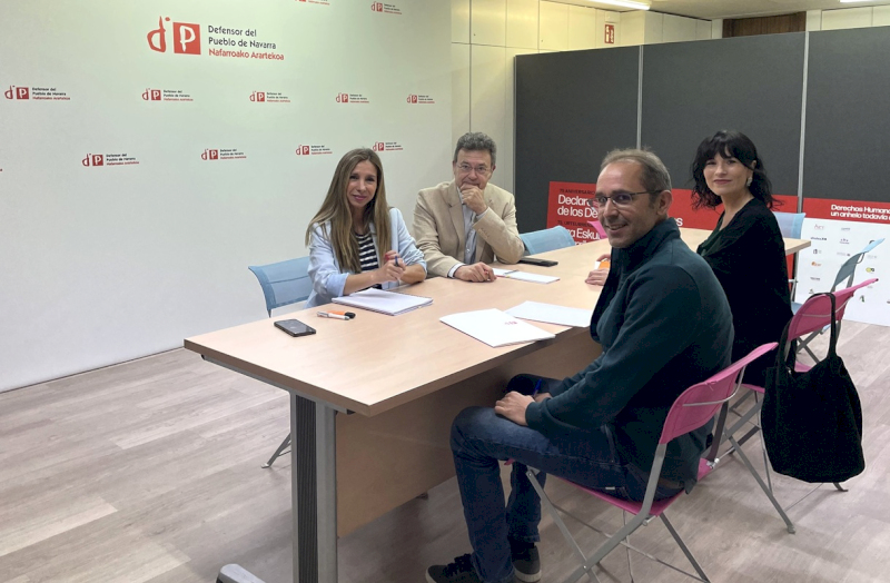 Amaia Madinabeitia, Jefa de Gabinete del Defensor del Pueblo; Patxi Vera, Defensor del Pueblo; Agurne Gaubeka, directora de Hizkuntz Eskubideen Behatokia y Carlos Sarasíbar, Secretario General del Defensor del Pueblo.